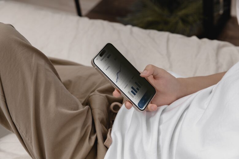Vetro Privacy has a 56-degree viewing angle allowing you to use your phone anywhere without worry