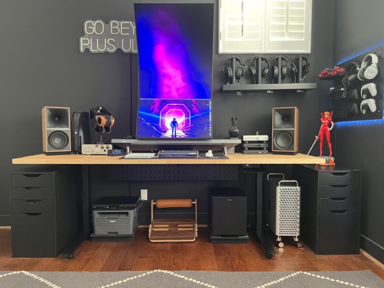 Setups Born4One-Reddit 2 Dec 6 2023 Front view of Mac Pro setup with huge vertical display