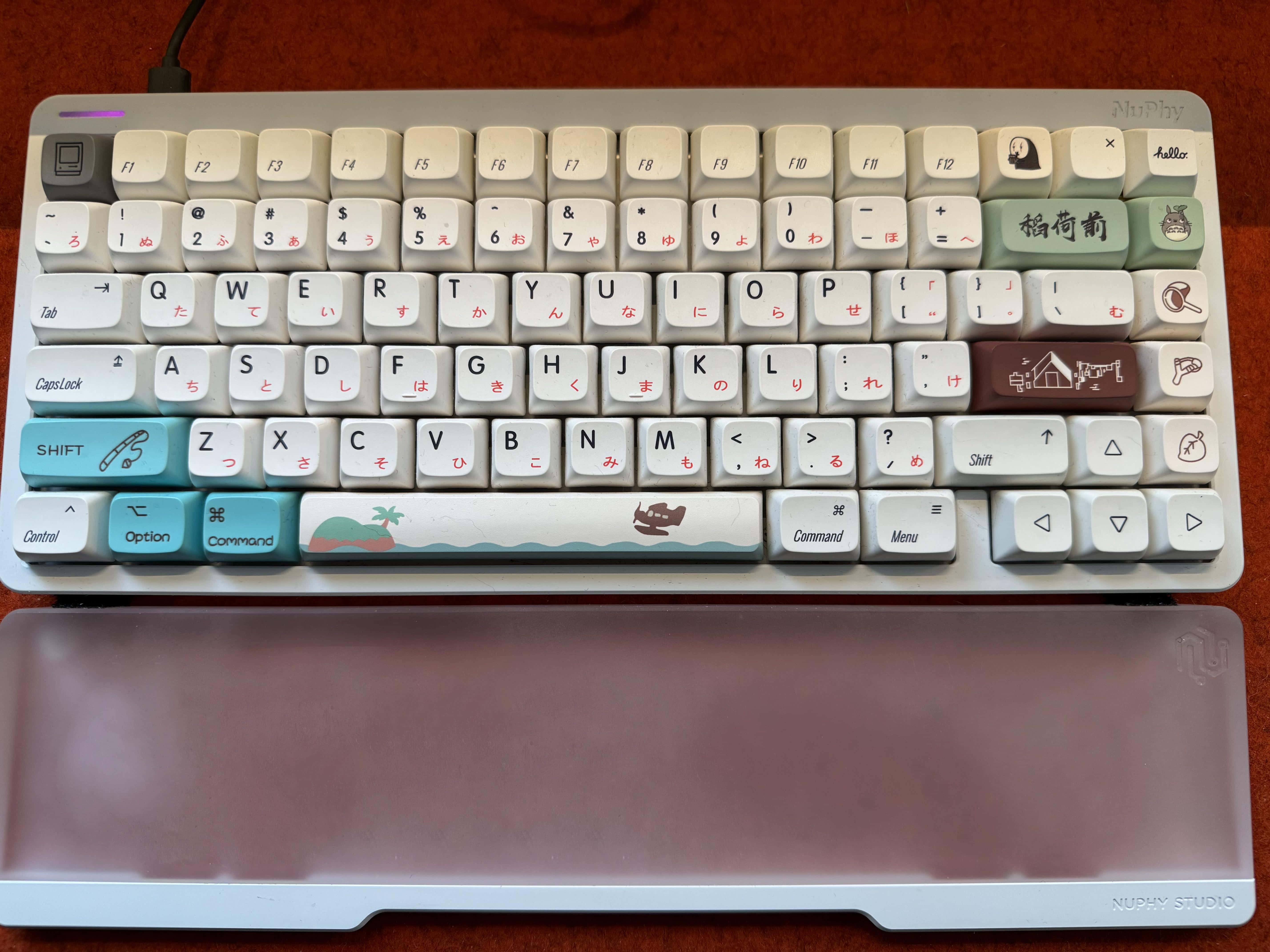 How gamer avoids neck pain looking up at stacked Studio Displays