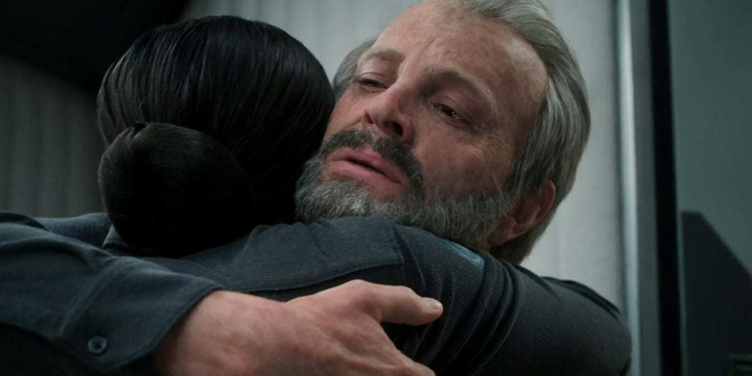 For All Mankind season 4, episode 9, Kelly and Ed hug