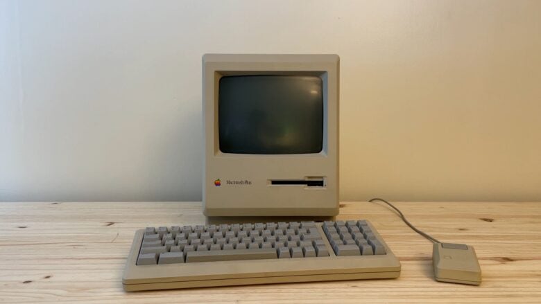 Macintosh Plus with matching keyboard and mouse