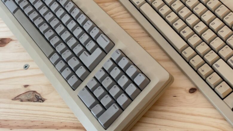 Close-up of Macintosh Plus and ADB Keyboard II arrow keys