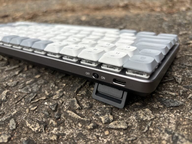 Satechi SM1 has mechanical keys, a USB-C port and feet to prop it up. 