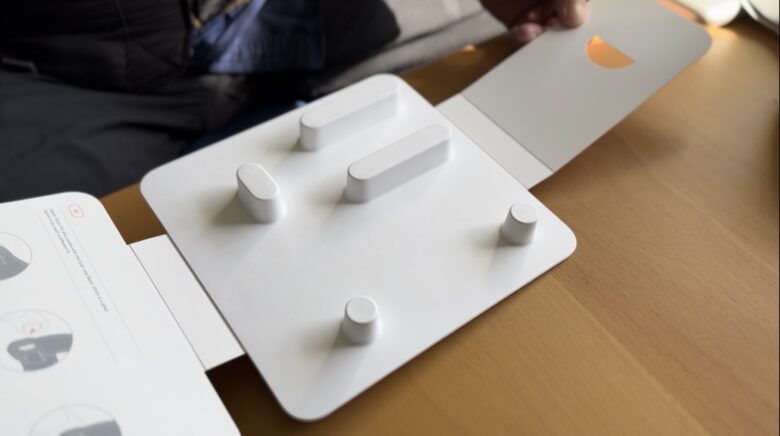 Vision Pro box paper engineering Even the Vision Pro box is of the highest possible quality. The engineered paper looks like marble.