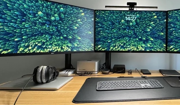 Setups Imtog-Reddit Satechi hub setup March 1 2024 Satechi USB-C hub and stand