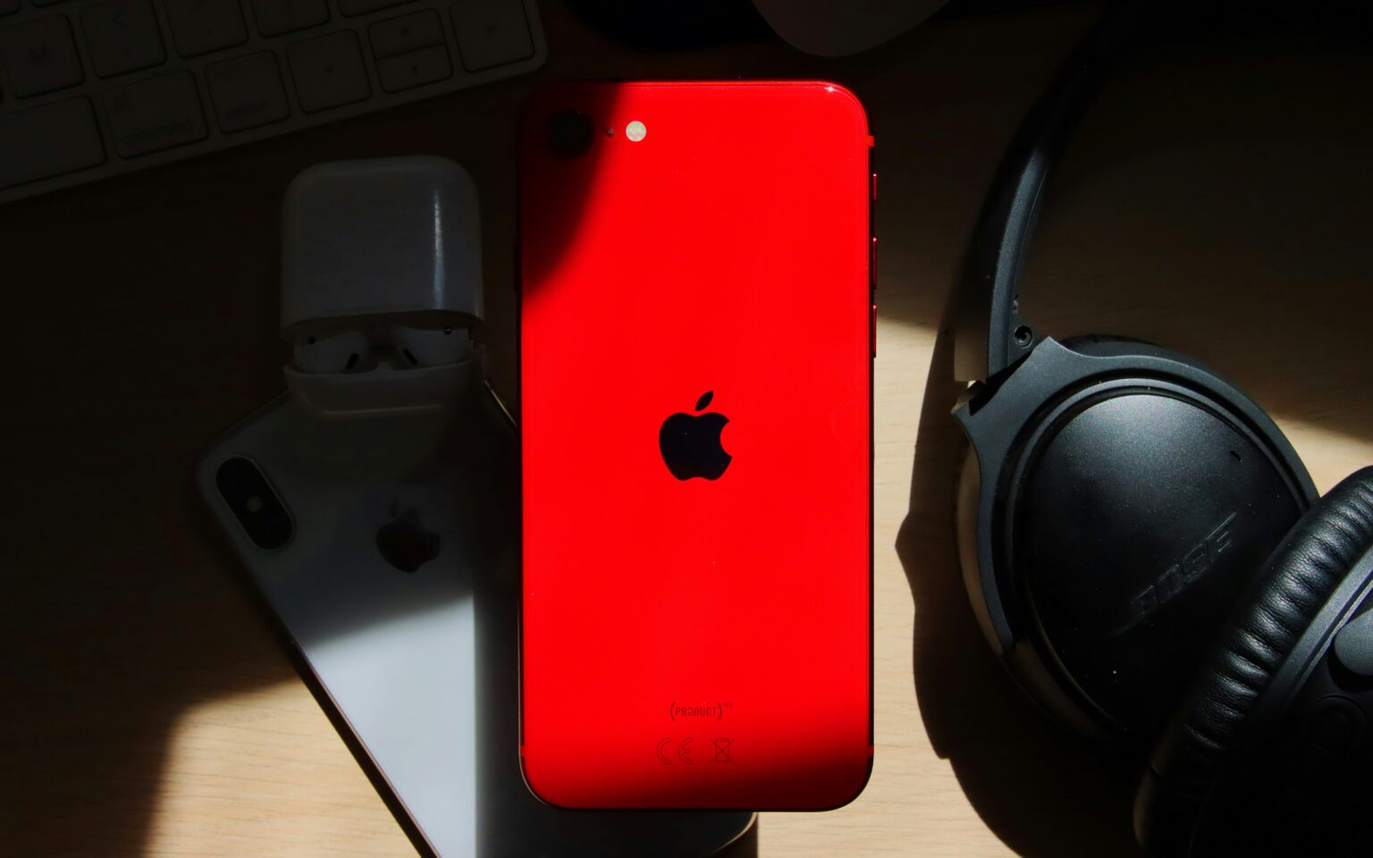 iPhone SE in Red