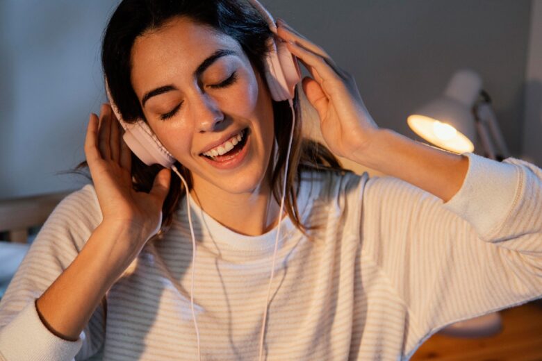 A person with headphones listening to music to illustrate Supermusic, an AI music generator that can turn ideas into albums.