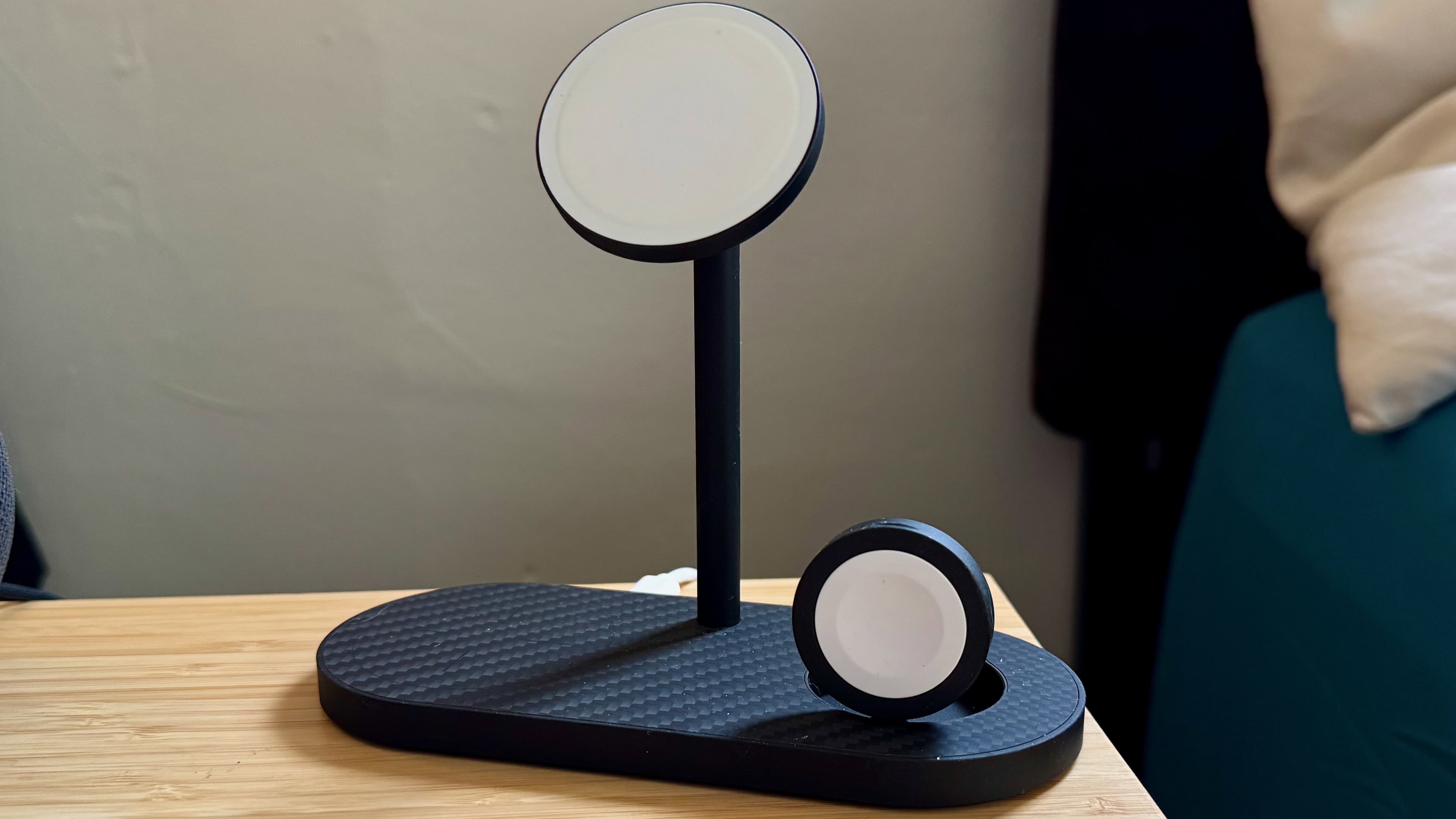 KUXIU X23 Pro: 3-In-1 Magnetic Wireless Charger & Stand Kit
