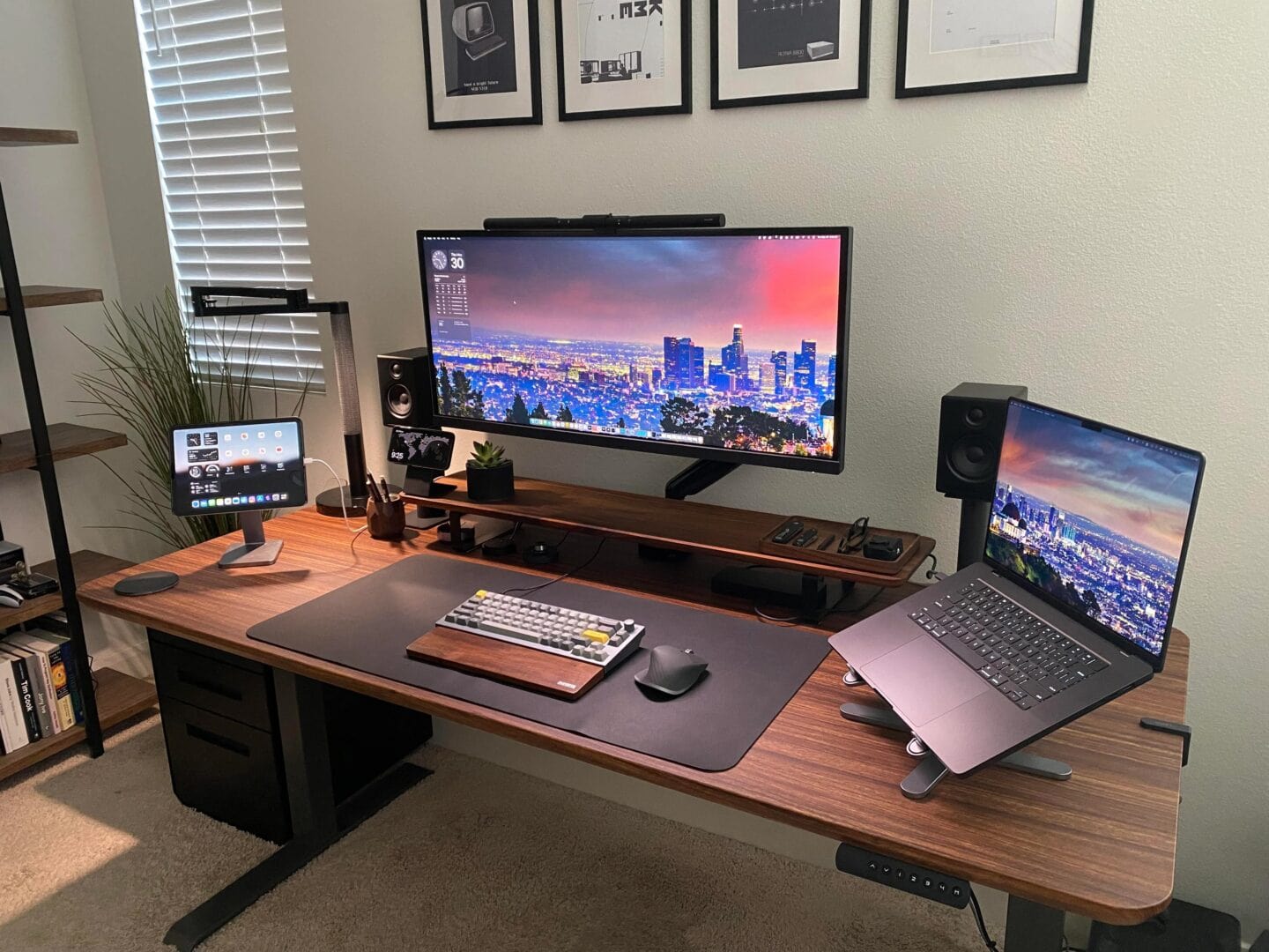 Setups rrogersca-Reddit Keychron june 5 2024 M3 Pro MacBook Pro setup with Keychron Q2 custom mechanical keyboard