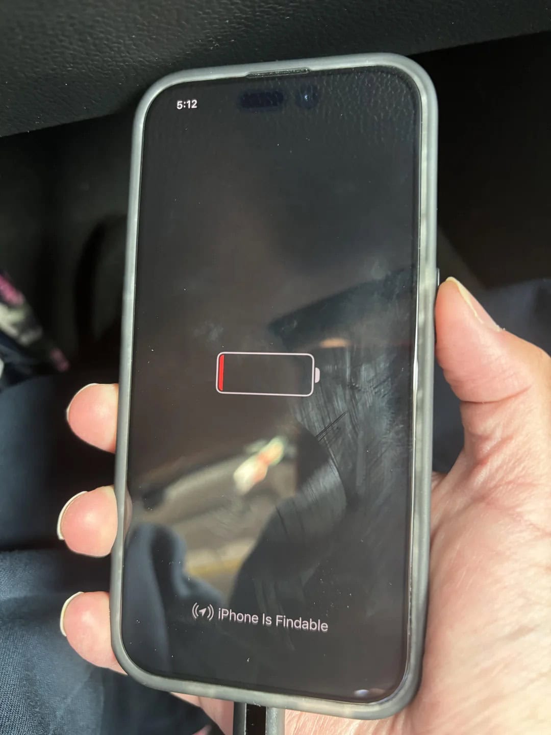 iOS 18 allows iPhone to display the time even with dead battery | Cult ...