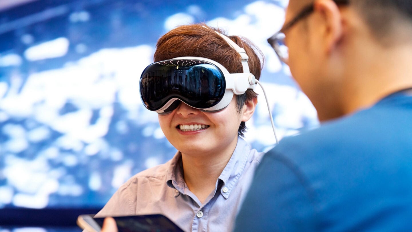 Vision Pro Apple store demonstration