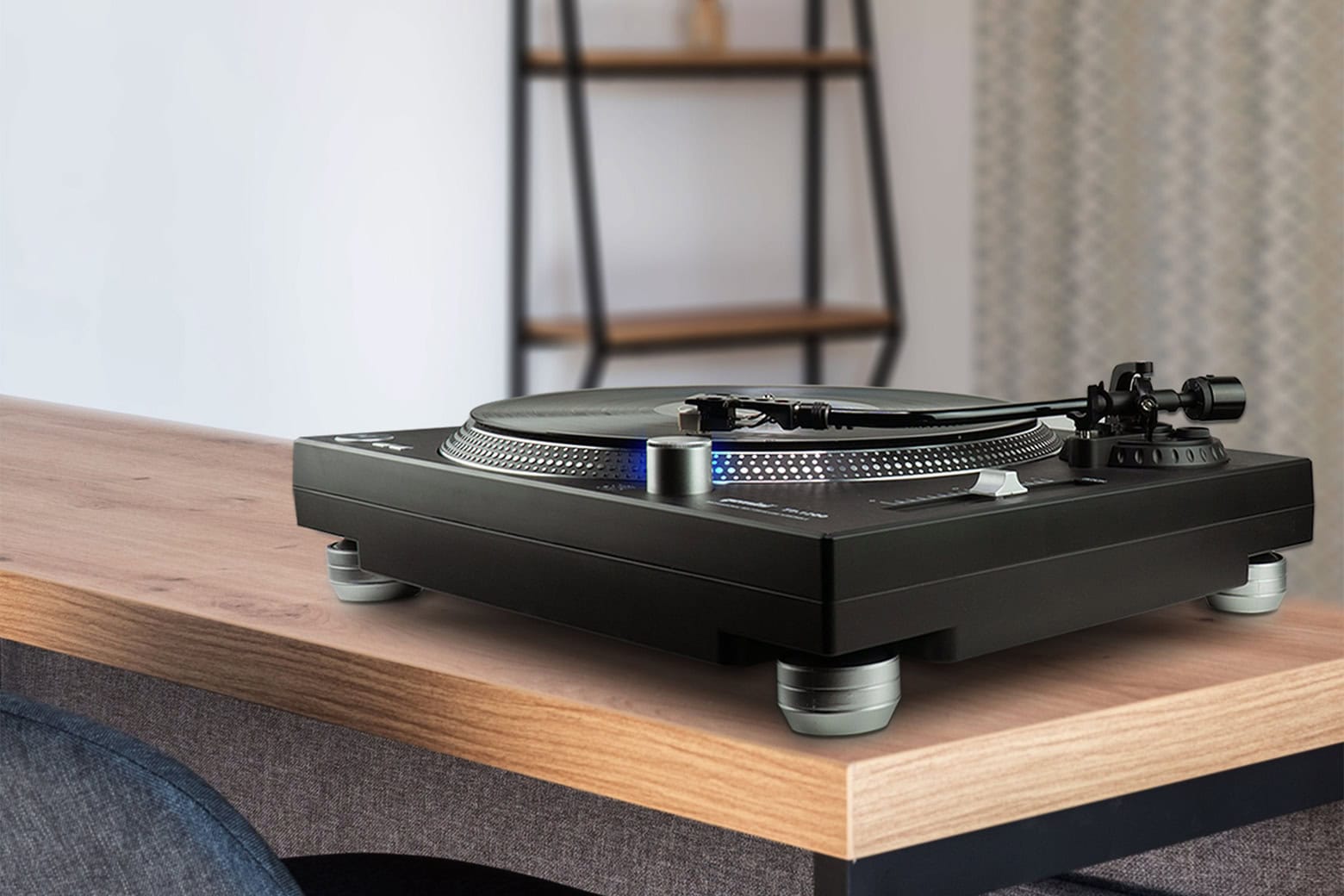 Product photo of the Gemini Sound TT-1200 belt-drive USB turntable.