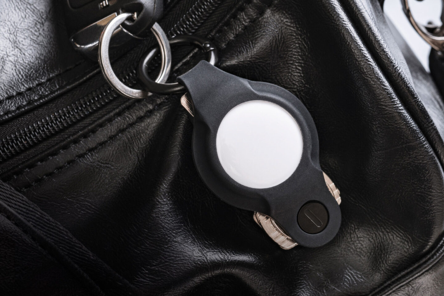 Product photo of KeySmart Air, an AirTag keychain holder.