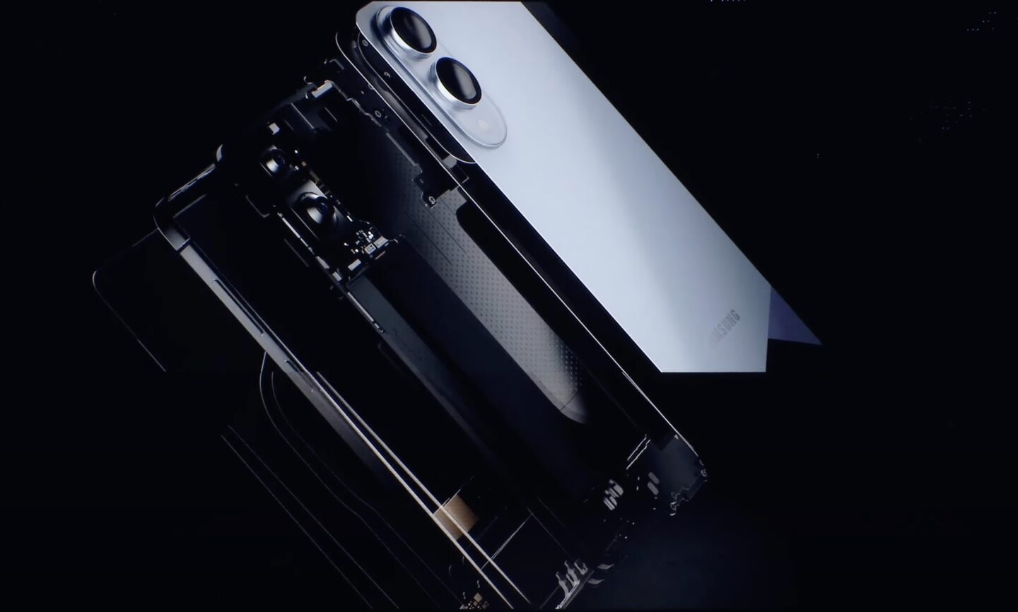 An image from the Galaxy Unpacked event on January 22, 2025, shows the Samsung Galaxy Edge coming together.