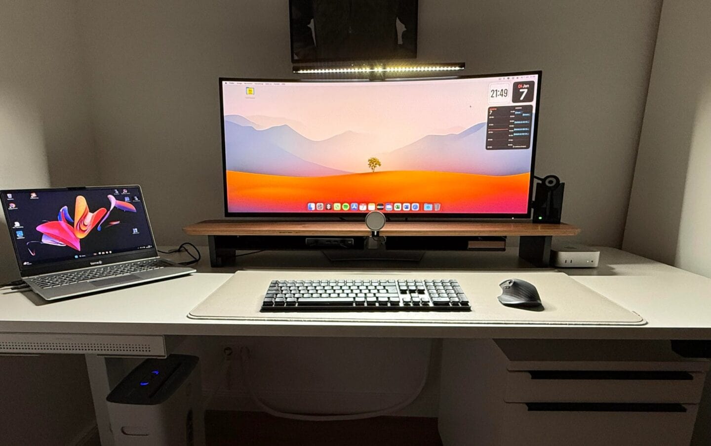curved ultra-wide display