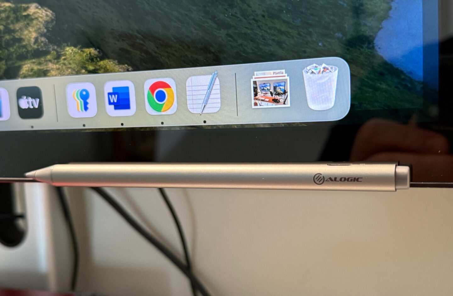 Alogic Clarity Active Stylus Pen on display Clarity Active Stylus Pen on monitor