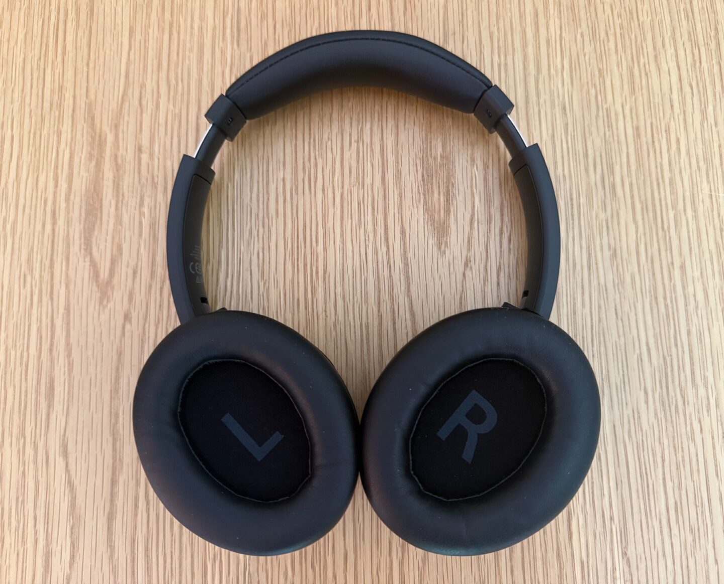 EarFun Tune Pro ear cups