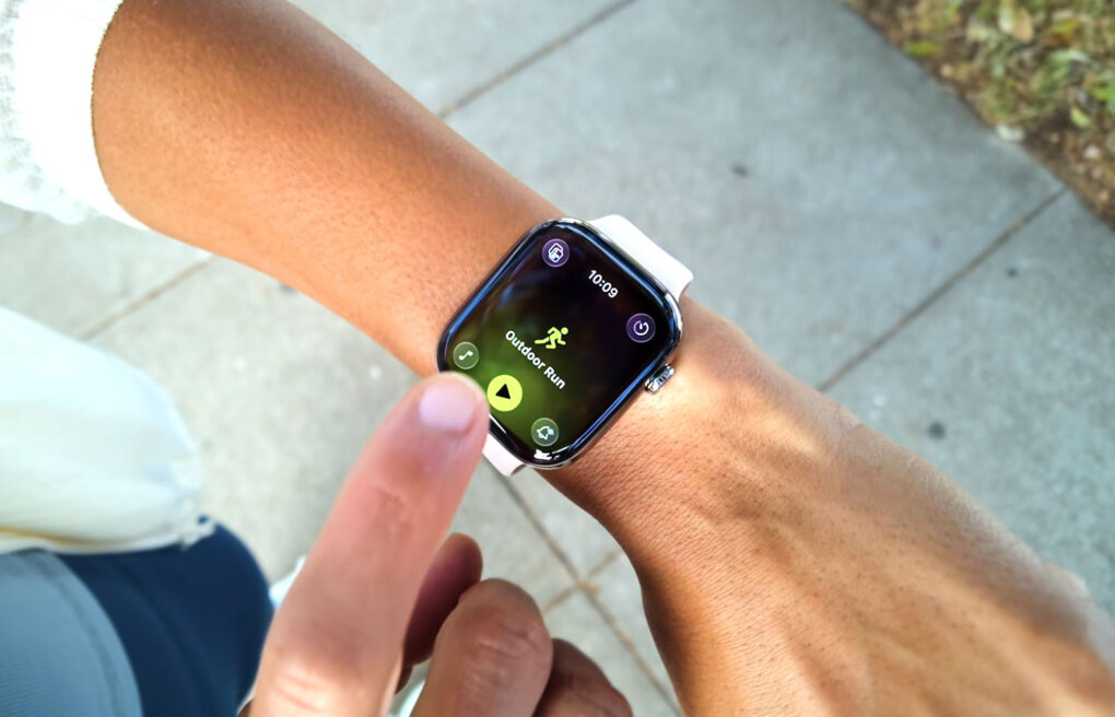 watchOS 26 gets a new liquid glass look