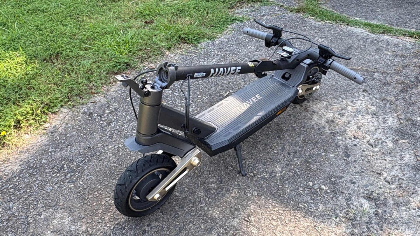 Navee ST3 Pro Electric Scooter folded