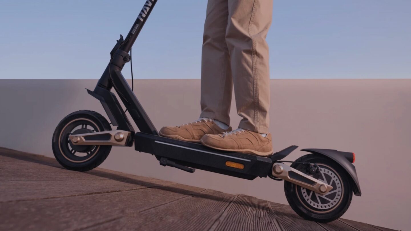 Navee ST3 Pro Electric Scooter in use