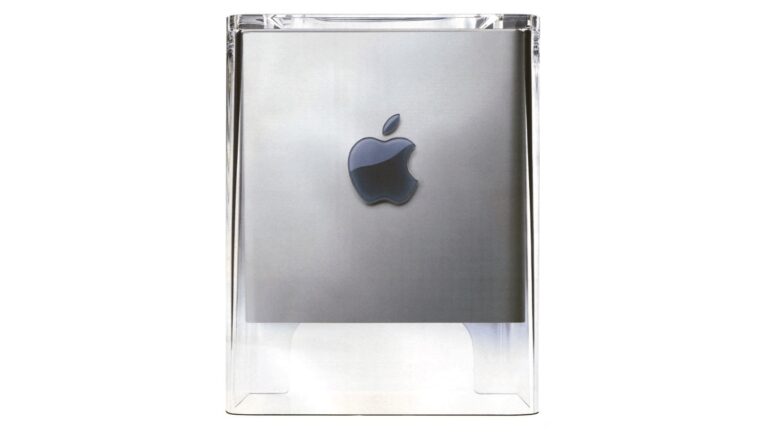Power Mac G4 Cube in all its glory