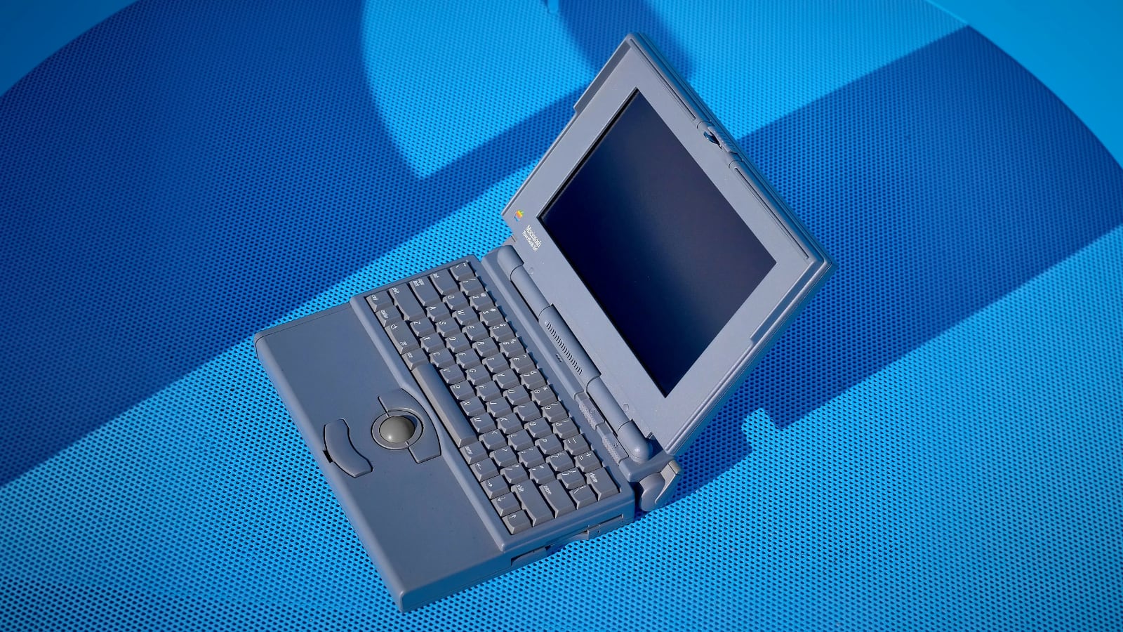Today in Apple history: PowerBook 165 becomes Apple’s most…