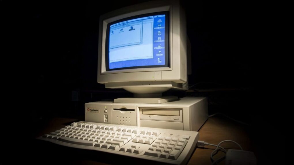 Photo of a Power Computing clone Mac with keyboard and a dark background