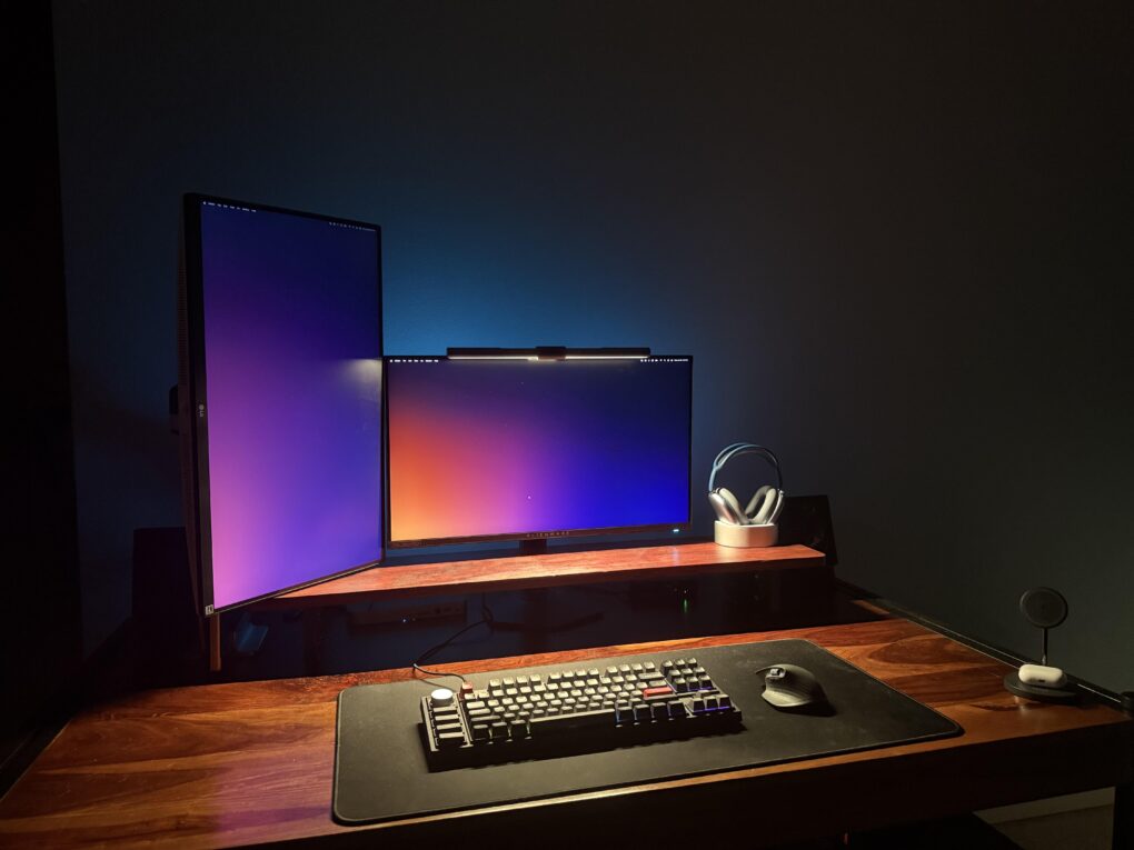 AirPods Max charging stand