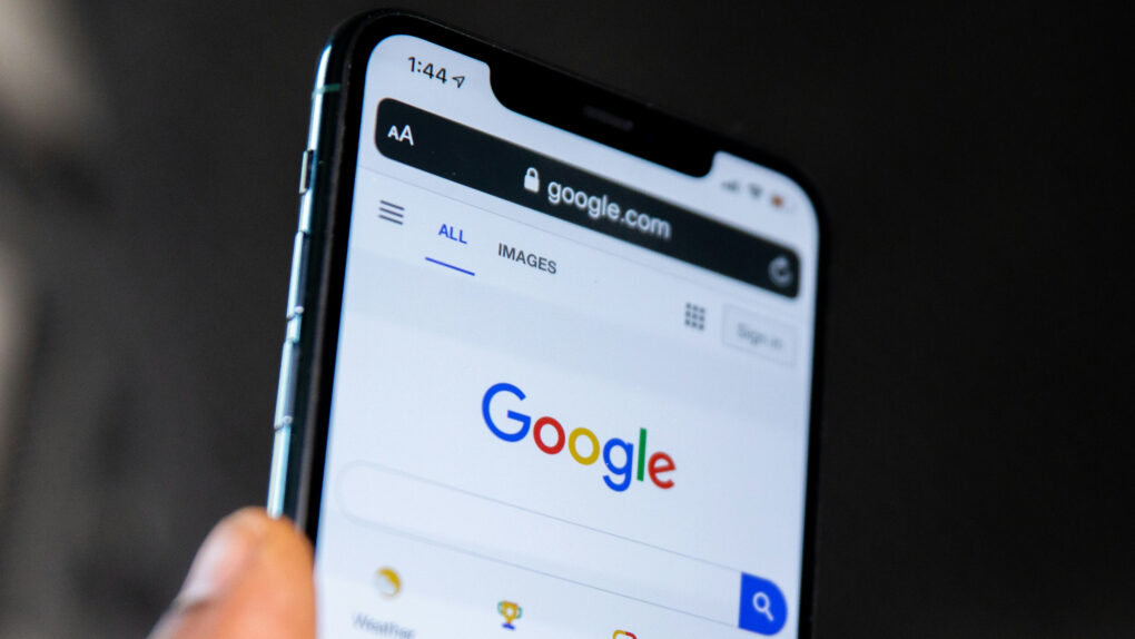 Photo of an iPhone with a Google search page on the screen, used to illustrate Apple search deal with Google
