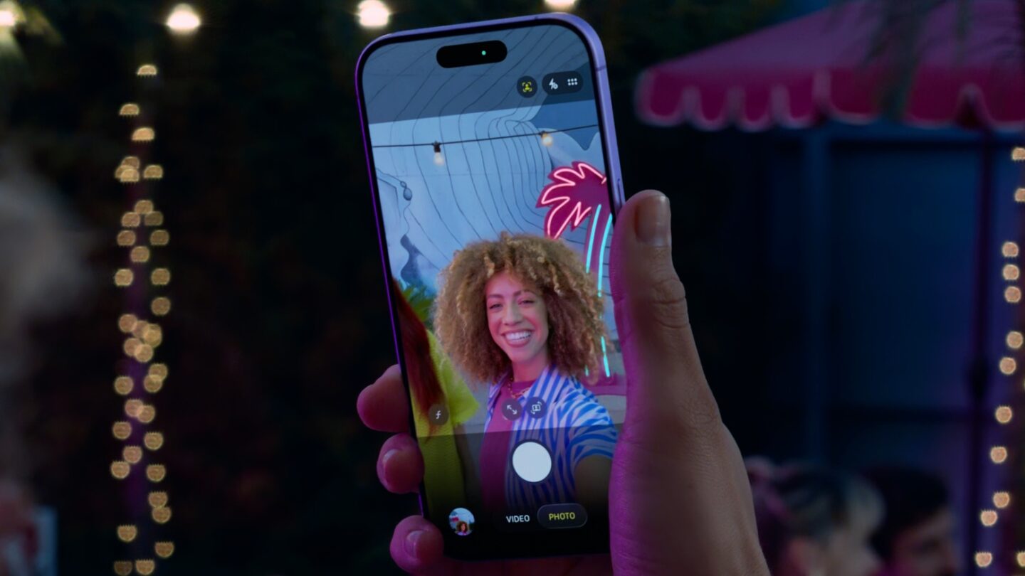 iPhone 17 offers Center Stage