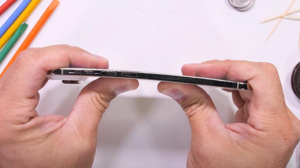 iPhone Air bend test