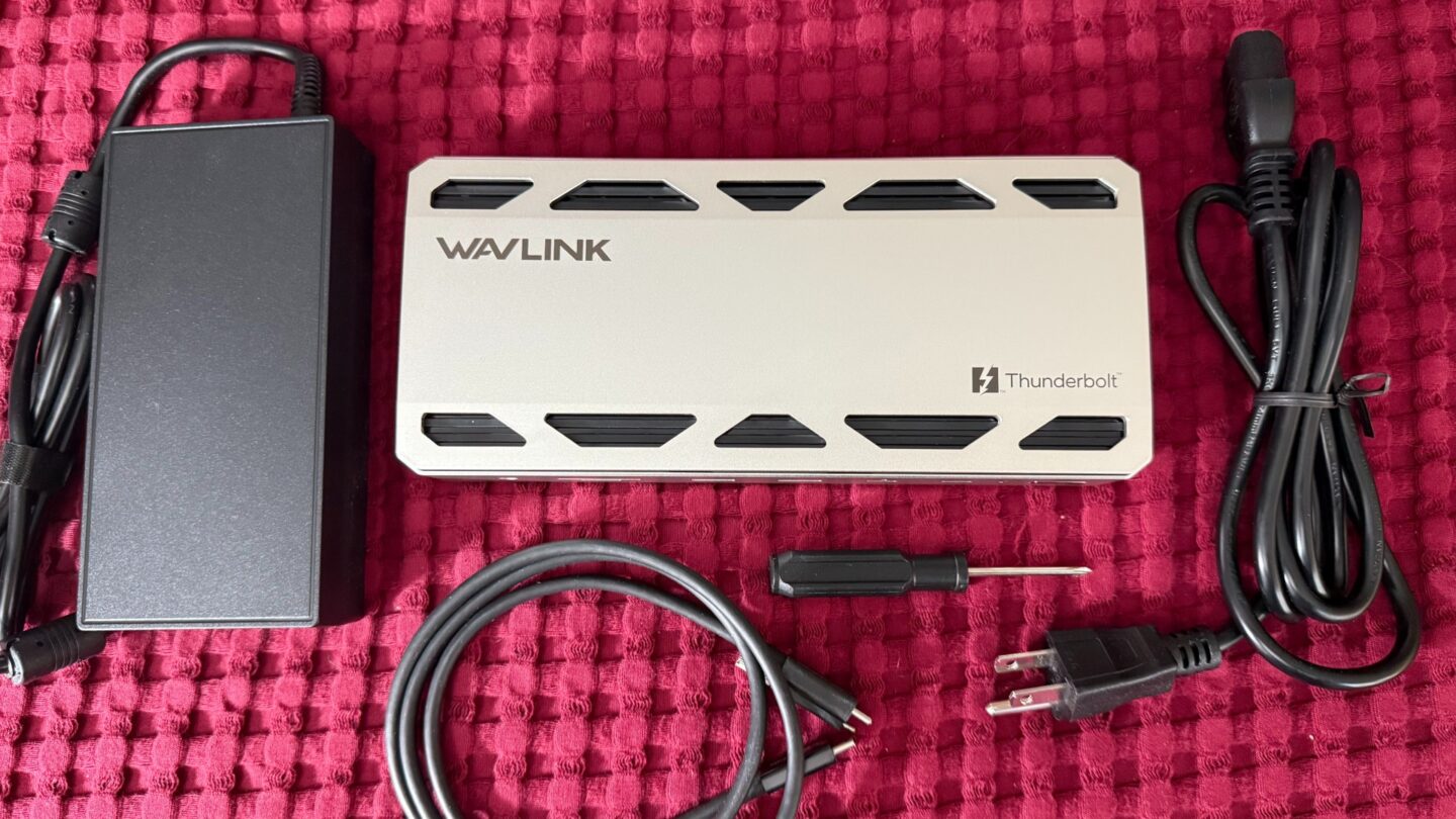 Wavlink TB5 dock with accessories Wavlink TB5 dock with accessories