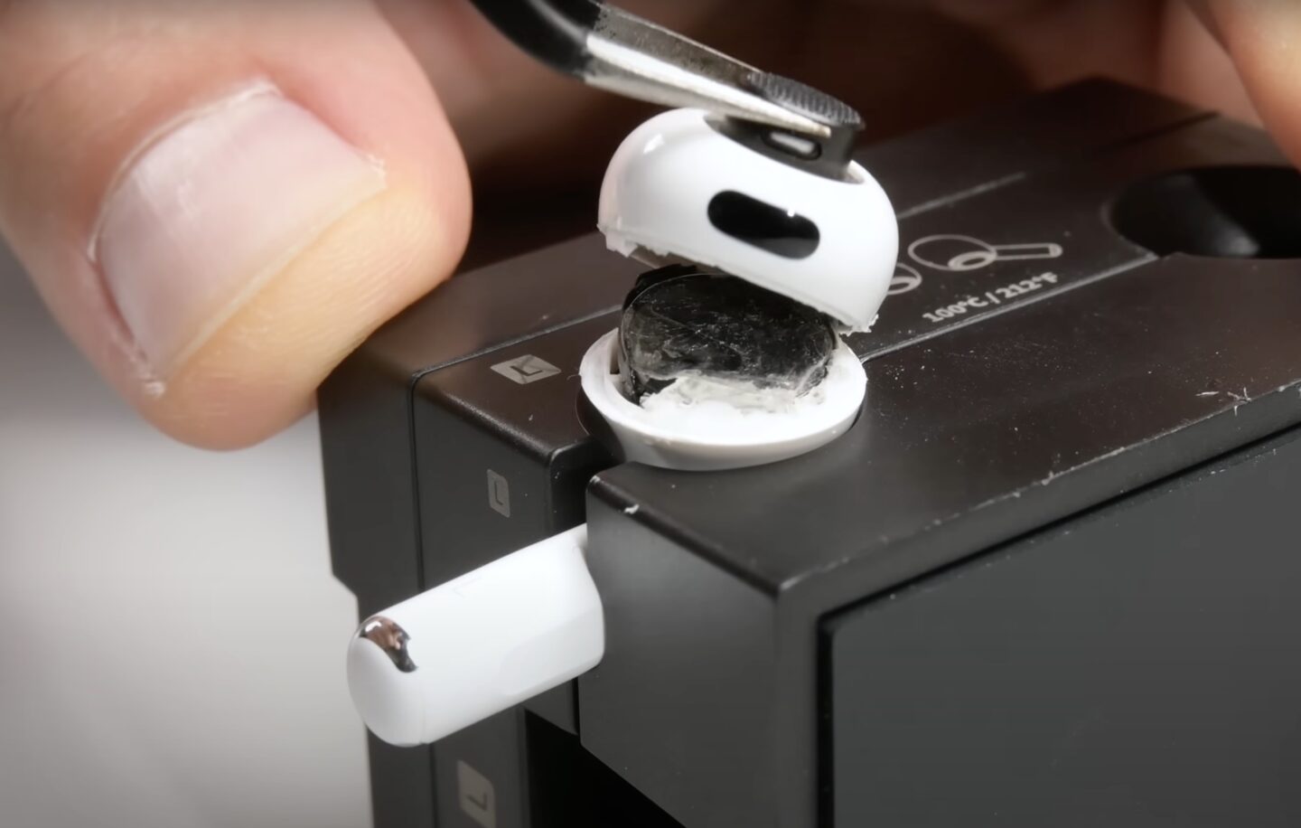iFixit AirPods Pro 3 teardown