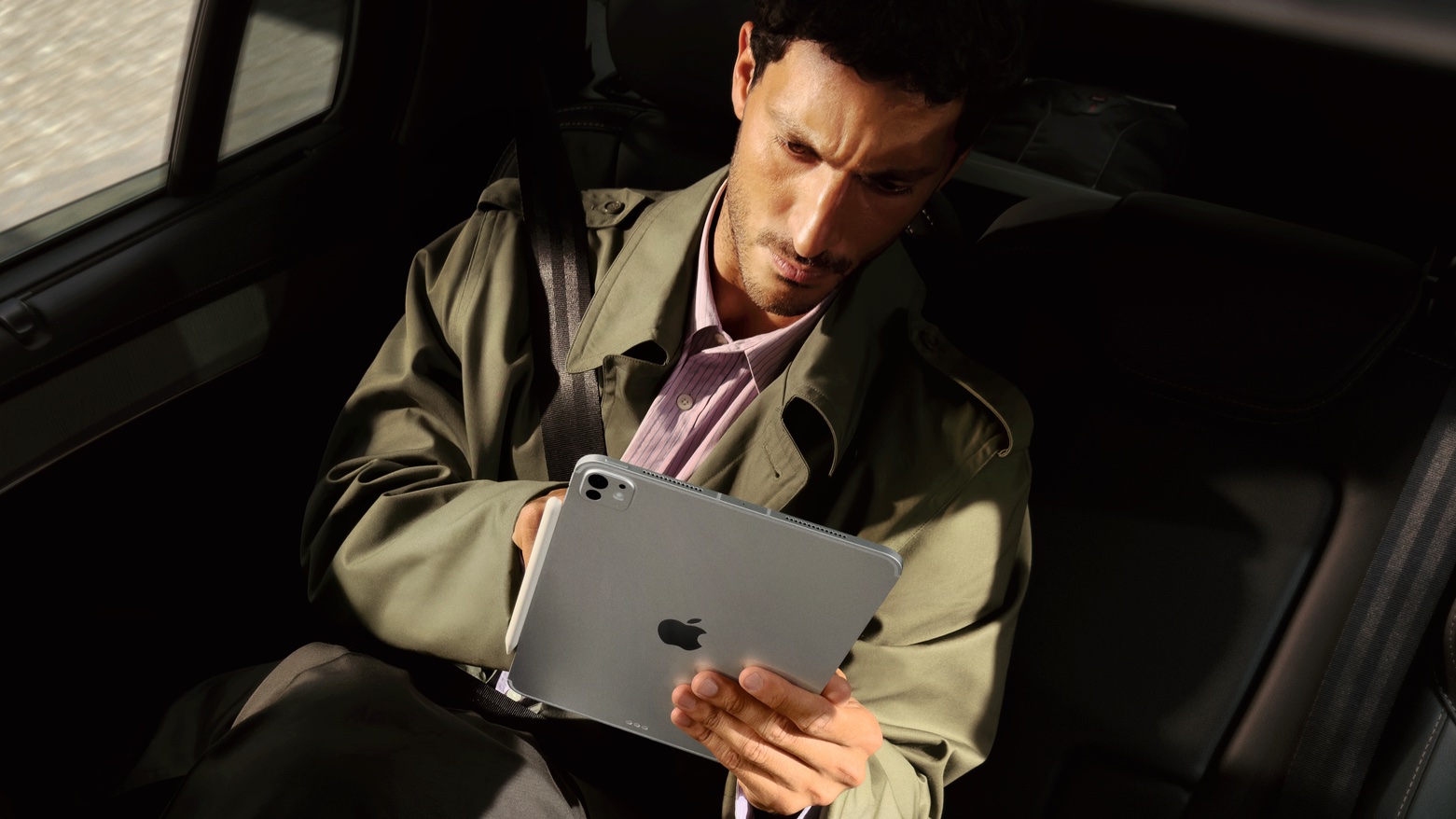 IPad Pro M5 in Use iPad Pro M5 in Use