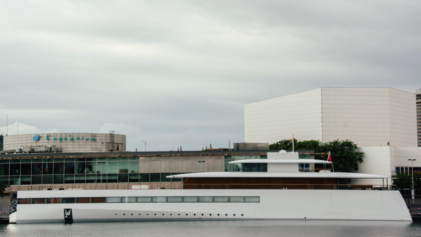 Today in Apple history: Steve Jobs’ yacht launches —…