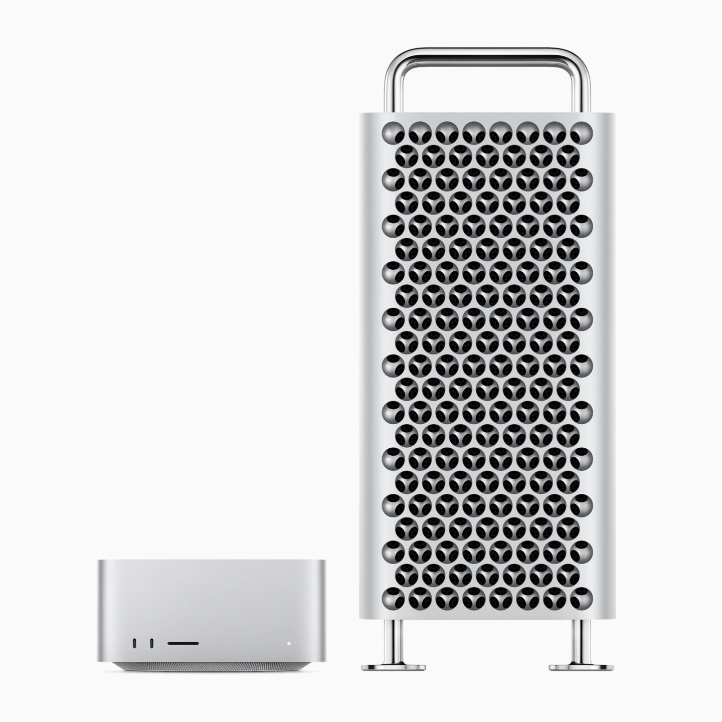 Apple WWDC23 Mac Pro M2 Ultra Mac Studio M2 Max M2 Ultra 230605 The small Mac Studio and the full-size Mac Pro tower.