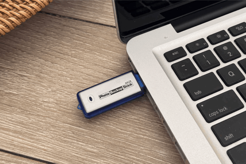 Photo of a Photo Backup Stick Omega Universal inserted into a laptop.