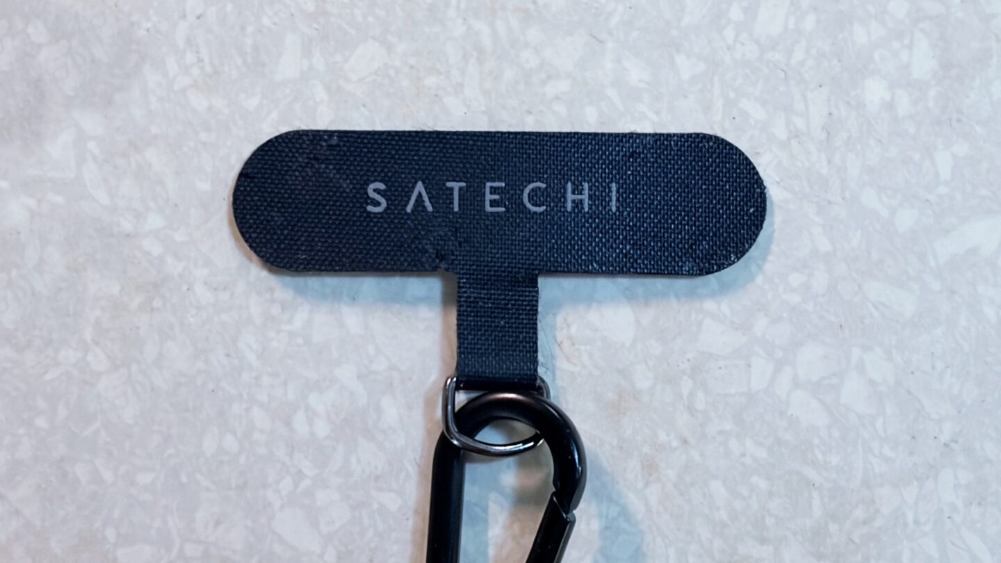 Satechi OntheGo USB-C Lanyard Cable: Insert clip