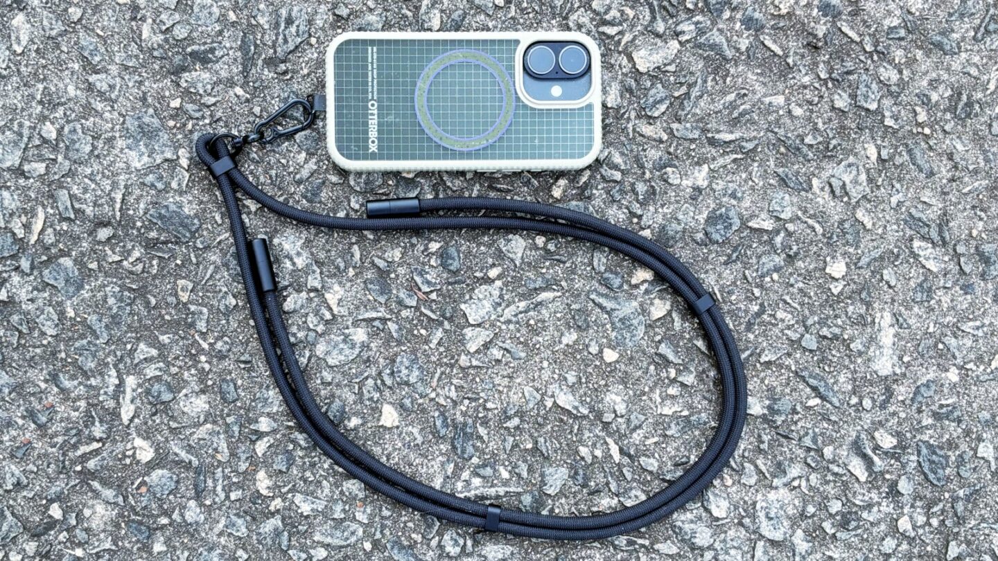 Satechi OntheGo USB-C Lanyard Cable with iPhone