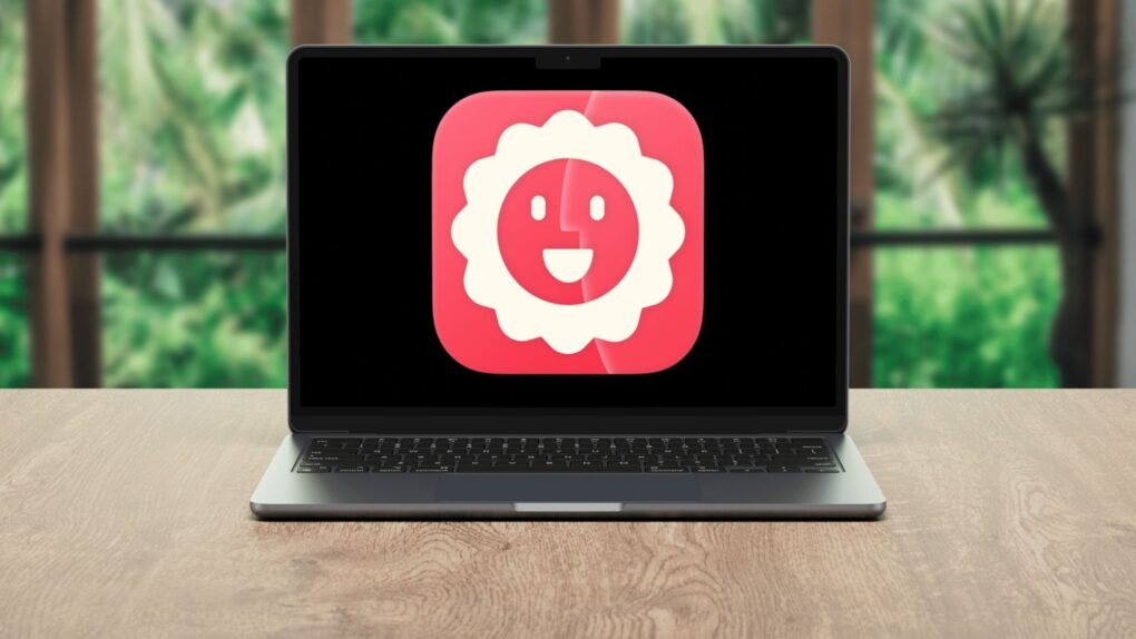 Image of a MacBook Pro with the logo of Bloom, a Finder replacement for Mac, on its screen