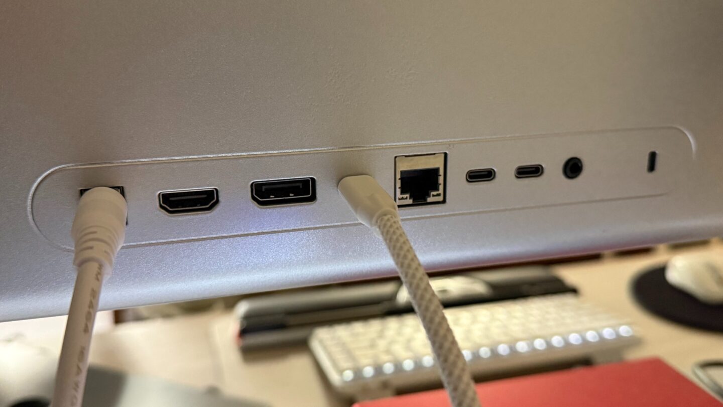 Alogic Edge 40in 5K2K connectivity