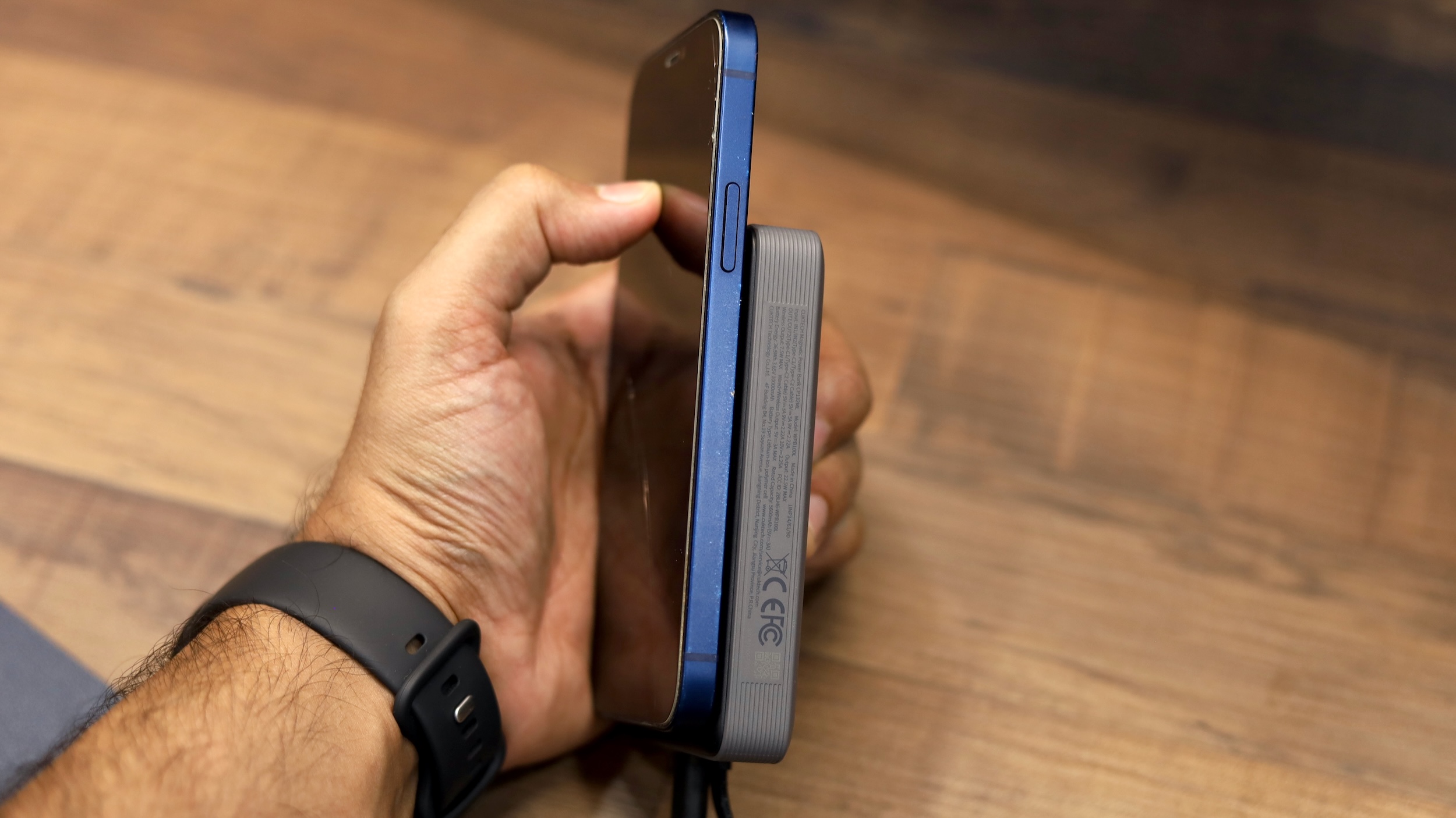 Cuktech iphone charging CukTech charging an iPhone wirelessly