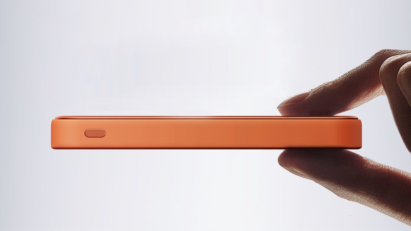 ESR MagSlim Power Bank for iPhone