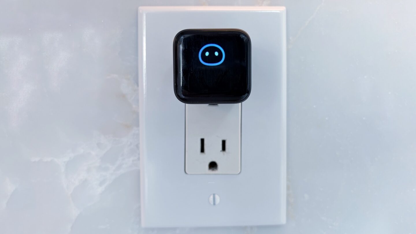 Anker Nano Charger (45W, Smart Display, 180&deg; Foldable): So friendly 