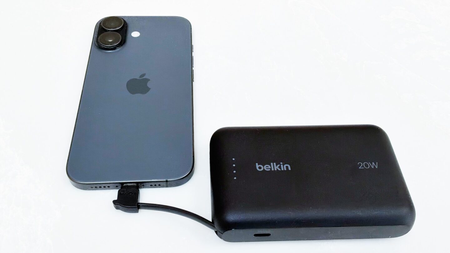 Belkin BoostCharge Power Bank 10K w/ Integrated Cable with iPad 17