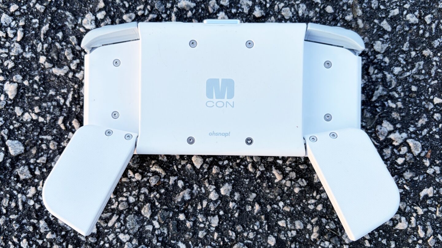 OhSnap Mcon: Fold-out grips