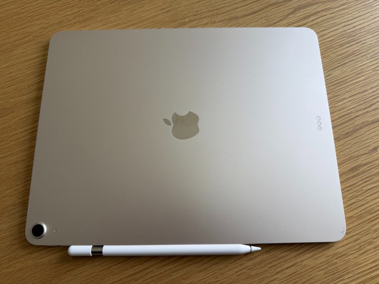 13-inch M4 iPad Air back with Apple Pencil USB-C