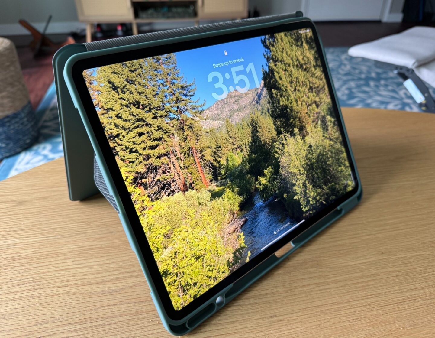 13-inch M4 iPad Air in Vikesi case