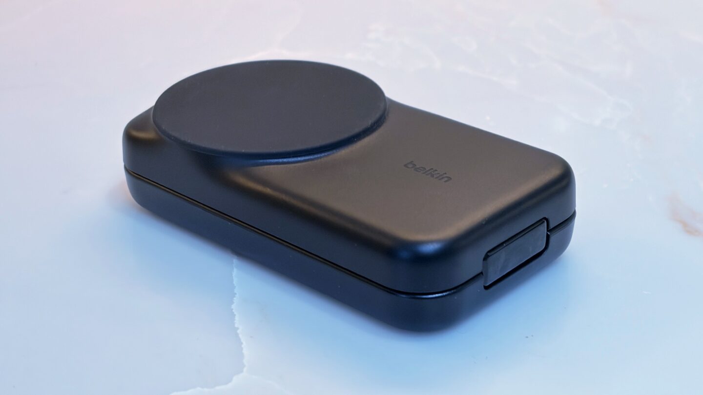 Belkin UltraCharge 3-in-1 Foldable Magnetic Charger: Folded Belkin UltraCharge 3-in-1 Foldable Magnetic Charger: Folded up