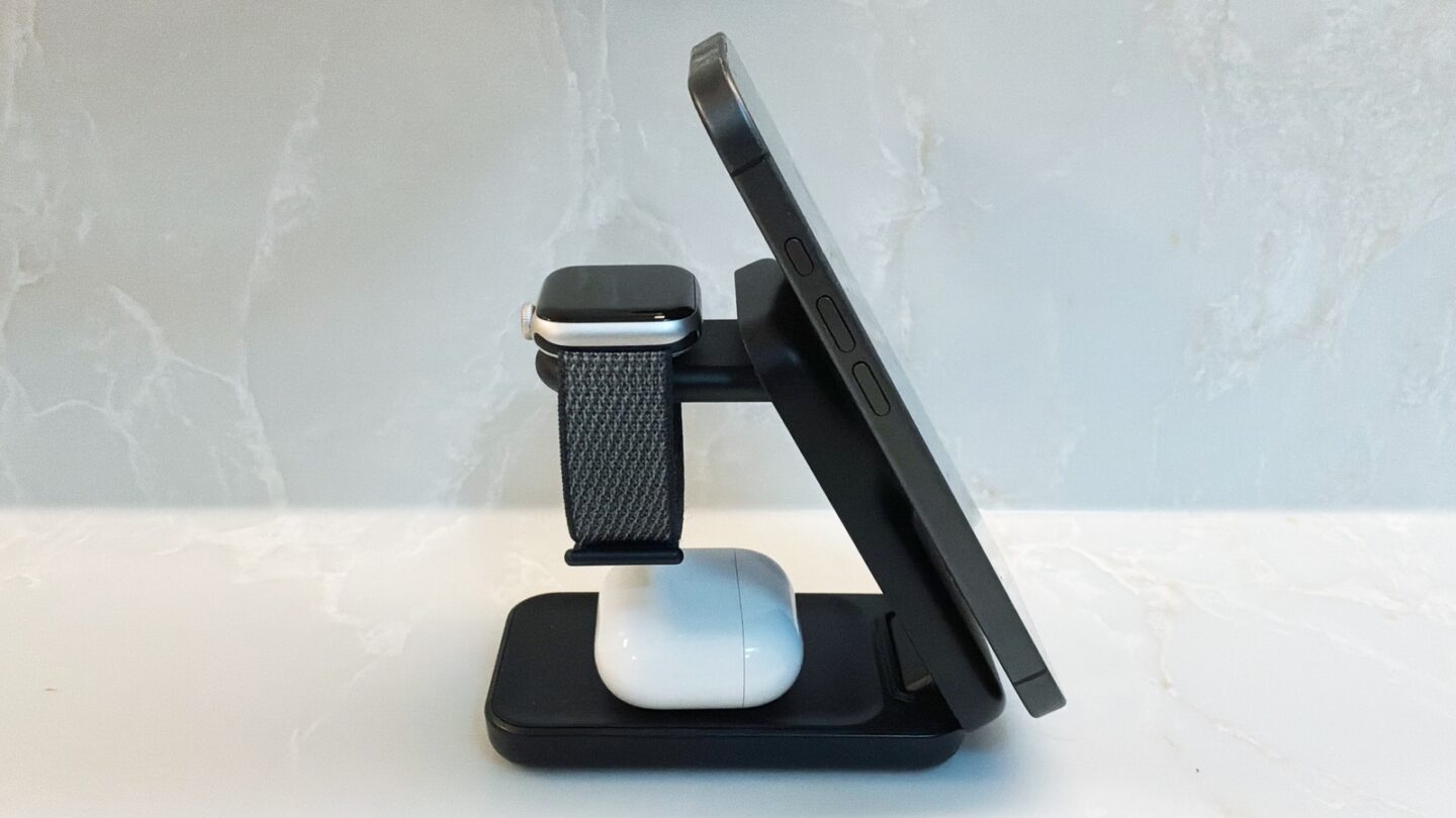 Belkin UltraCharge 3-in-1 Foldable Magnetic Charger: Three charging mats Belkin UltraCharge 3-in-1 Foldable Magnetic Charger: Three charging mats